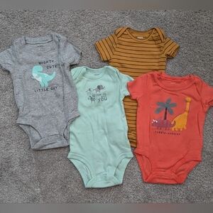 Carter's - Short sleeve onesies- 6 months- lot of 4